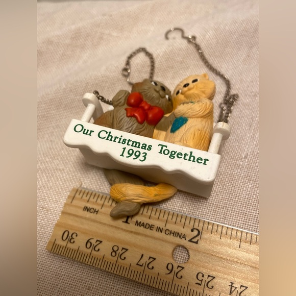 Vintage cat ornament Hallmark Our Christmas Together 1993 cat couple on a Swing - Picture 8 of 16